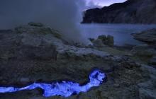 Синим пламенем: покорение вулкана Иджен на острове Ява